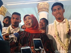 Bersanding dengan Pemain Arema dan Persebaya, Khofifah Siap jadi Mediator