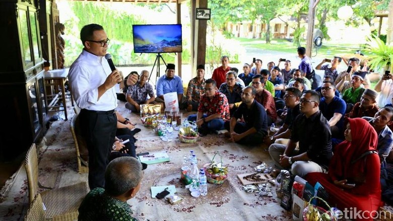 Bupati Anas Ajak Pelaku Usaha Kopi Pasarkan Produksi Via Online