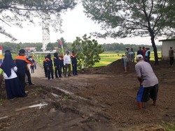 Kemenub Ajak Warga Purworejo Jaga Menara Suar demi Keselamatan