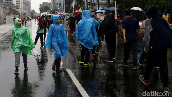 Meski Hujan, Warga Tetap Antusias Berolahraga di CFD