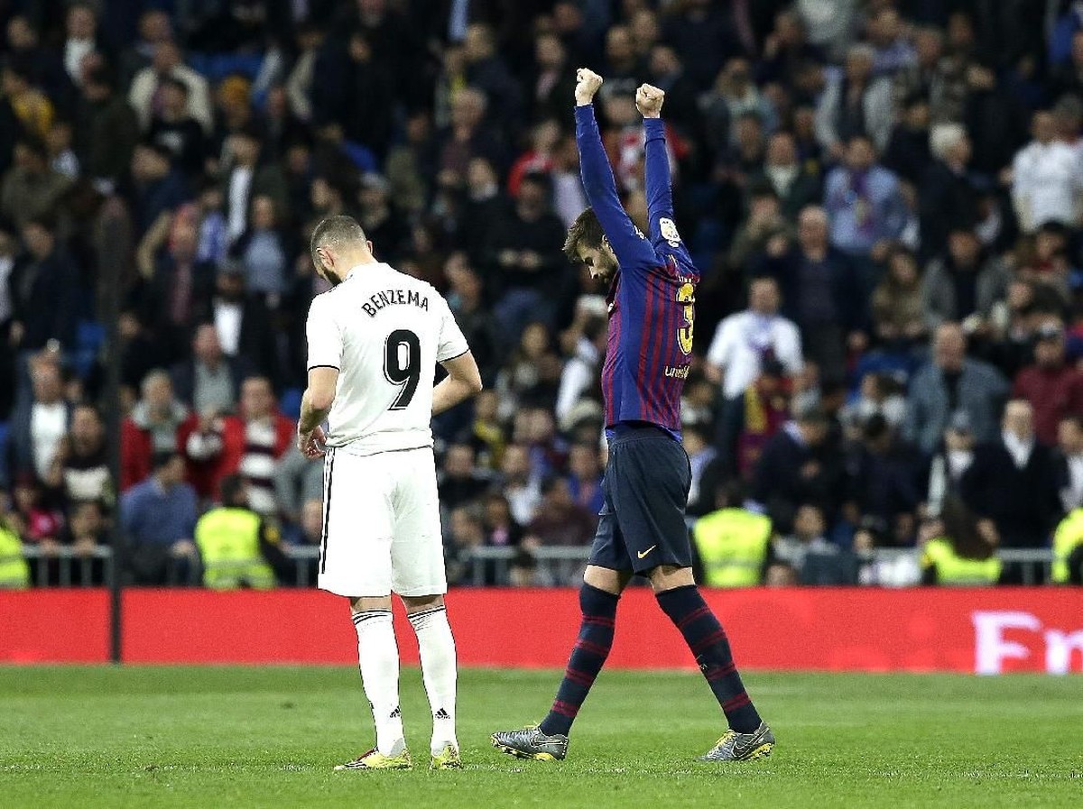 Gerard Pique merayakan kemenangan Barcelona atas Real Madrid di Santiago Bernabeu. (Foto: Gonzalo Arroyo Moreno/Getty Images)