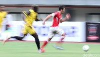 Hingga jeda, skor 1-0 tetap bertahan.