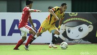 Sesekali ia sempat menekan gawang Bali United.