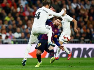 Yang Tersisa dari El Clasico: Foto Miring Pramugari Cantik Emirates