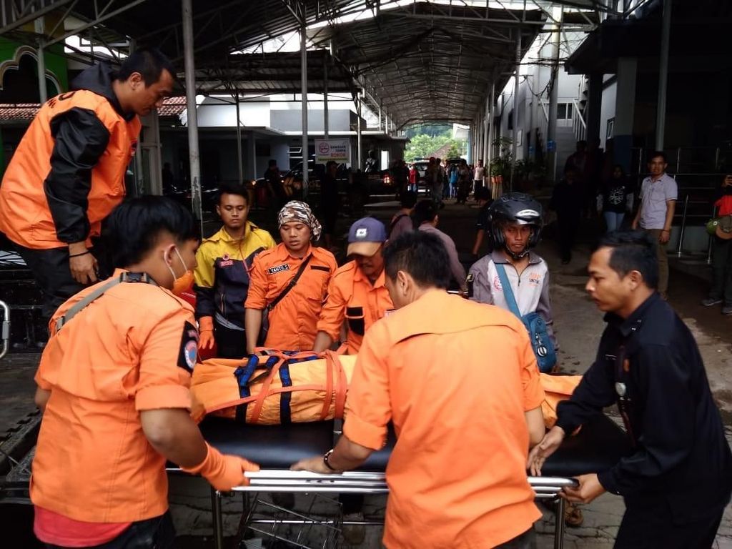 Ini Identitas 3 Pendaki Tewas di Gunung Tampomas Ini Identitas 3 Pendaki Tewas di Gunung Tampomas