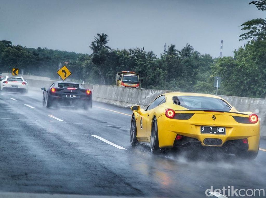 Biar Tak Kecelakaan, Ini Cara Aman Kendarai Ferrari di Tol Biar Tak Kecelakaan, Ini Cara Aman Kendarai Ferrari di Tol