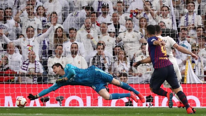 Thibaut Courtois saat Real Madrid ditaklukkan Barcelona 0-1. (Foto: Sergio Perez/Reuters) Thibaut Courtois saat Real Madrid ditaklukkan Barcelona 0-1. (Foto: Sergio Perez/Reuters)