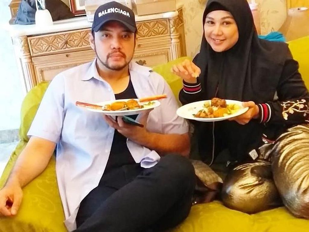Dalih Istri Siri Tak Tahu Kebiasaan Nyabu Sandy Tumiwa Dalih Istri Siri Tak Tahu Kebiasaan Nyabu Sandy Tumiwa