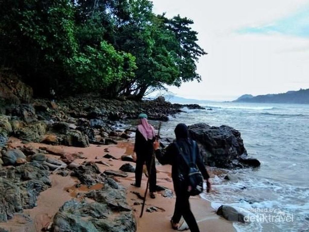Pantai Gigi Hiu Lampung Jamin Tawarkan Panorama Berbeda