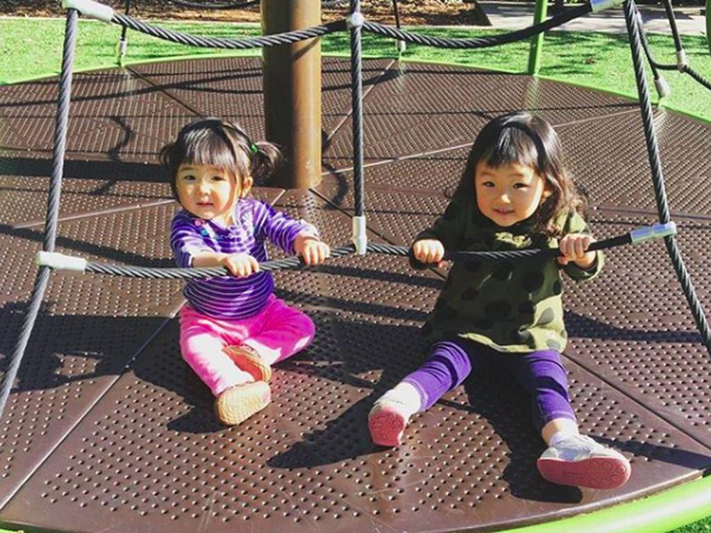 6 Foto Menggemaskan Satsuki dan Miko, Anak-anak Marie Kondo