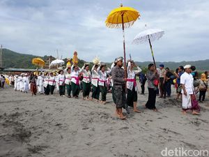 Jelang Nyepi, Ribuan Umat Hindu DIY Laksanakan Melasti