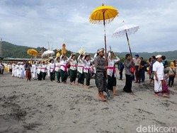 Jelang Nyepi, Ribuan Umat Hindu DIY Laksanakan Melasti