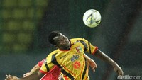 Pada menit ke-14, upaya pertama diciptakan Mitra Kukar.