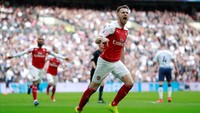 Arsenal berhasil mengungguli Tottenham lebih dahulu di babak pertama berkat gol Aaron Ramsey. Reuters/Andrew Couldridge.