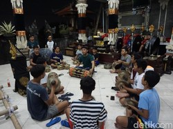 Menengok Latihan Gamelan Jelang Pawai Ogoh-ogoh di Bali