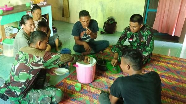 Satgas TMMD, Tinggal dan Makan Bersama Warga