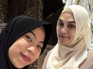 Gaya Luna Maya Pakai Hijab Saat Umrah, Jadi Perhatian Karena Mata Sembab Gaya Luna Maya Pakai Hijab Saat Umrah, Jadi Perhatian Karena Mata Sembab
