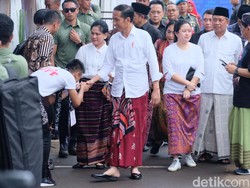 Jokowi Ajak Masyarakat Pakai Sarung Minimal Sebulan Sekali