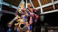 Potret Persiapan Pawai Ogoh-ogoh Modern di Bali