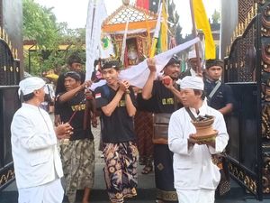 Sebelum Nyepi, Ribuan Umat Hindu Upacara Melasti di Surabaya