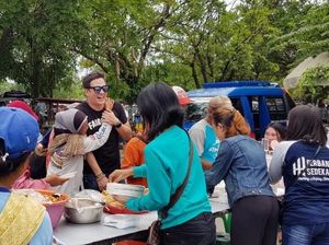 Peduli UMKM, Bertrand Antolin Rela Jadi Model Gratisan