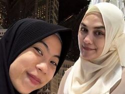 Pasca Syahreino Nikah, Luna Maya Tunjukkan Kebahagiaan Saat Umroh