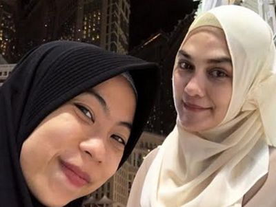Luna Maya Menenangkan Diri di Tanah Suci