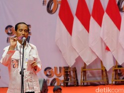 Geram Difitnah Larang Azan dan Legalkan LGBT, Jokowi: Isu Sampah!
