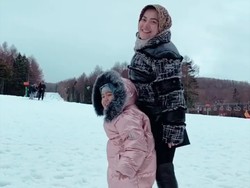 Usai Pernikahan Syahreino, Aisyahrani Main Salju Bareng Keluarga di Jepang