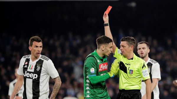 Dua Kartu Merah Warnai Kemenangan Juventus atas Napoli