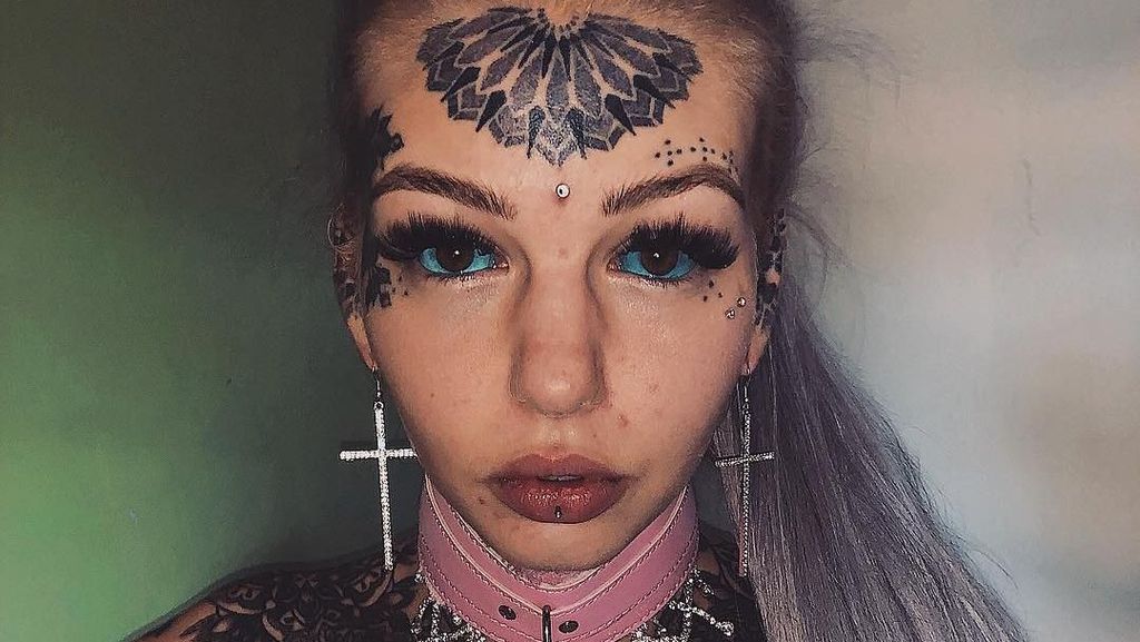 Foto: Penampilan Seram Si Manusia Naga, Dulunya Cantik Jelita Foto: Penampilan Seram Si Manusia Naga, Dulunya Cantik Jelita