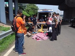 Mayat Pria Berjanggut Ditemukan di Pinggir Exit Tol Pondok Gede