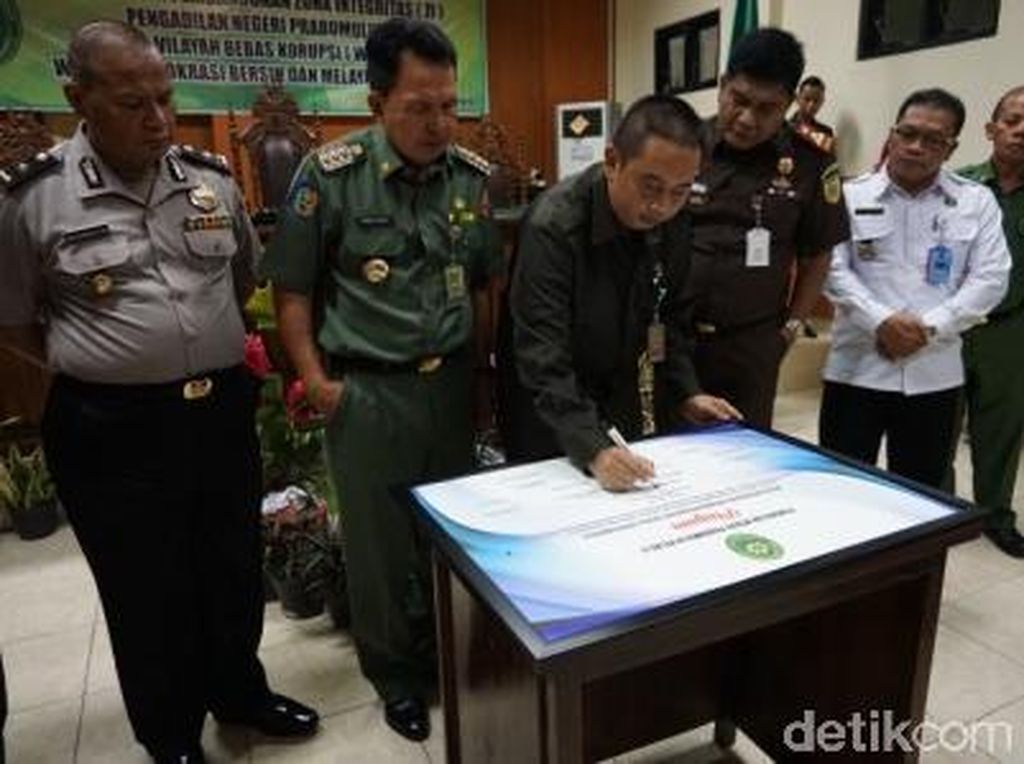 Teken Zona Bebas KKN, Ketua PN Prabumulih: Hakim Korupsi Laporkan! Teken Zona Bebas KKN, Ketua PN Prabumulih: Hakim Korupsi Laporkan!