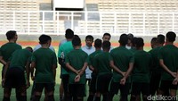 Indra Sjafri memimpin langsung latihan persiapan Kualifikasi Piala Asia U-23.