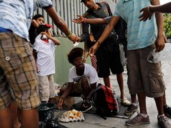 Kisah Perawat Venezuela Bergaji Seratus Ribuan Mencoba Bertahan Hidup