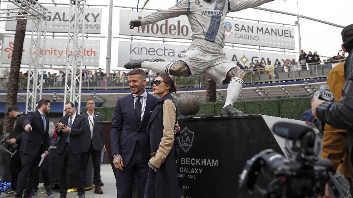 Patung David Beckham di depan markas LA Galaxy (Meg Oliphant/Getty Images)