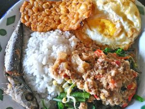 Kangen Kampung? Sarapan Saja Nasi Sambal Tumpang yang Sedap Ini!
