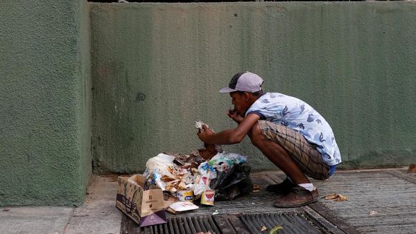 Dampak Krisis Venezuela, Warga Cari Makan di Tempat Sampah