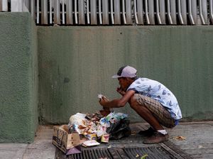 Dampak Krisis Venezuela, Warga Cari Makan di Tempat Sampah