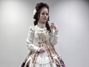 Seperti Datang dari Masa Lalu, Wanita Ini Tampil Bak Lolita Setiap Hari