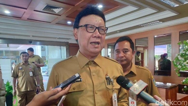 Warga Bisa Nyoblos Pakai e-KTP, Tjahjo: Kalau Suketnya Sah Tak Masalah Warga Bisa Nyoblos Pakai e-KTP, Tjahjo: Kalau Suketnya Sah Tak Masalah