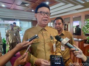 Mendagri Tetap Panggil Bupati Madina yang Undur Dirinya Ditolak Jokowi Mendagri Tetap Panggil Bupati Madina yang Undur Dirinya Ditolak Jokowi