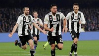 Miralem Pjanic dan Emre Can memberi Juventus keunggulan 2-0 di babak pertama. REUTERS/Ciro De Luca.