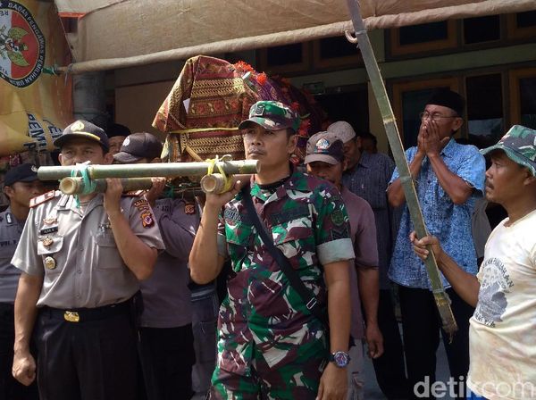 Potret Pemakaman 3 Pendaki Tampomas di Indramayu