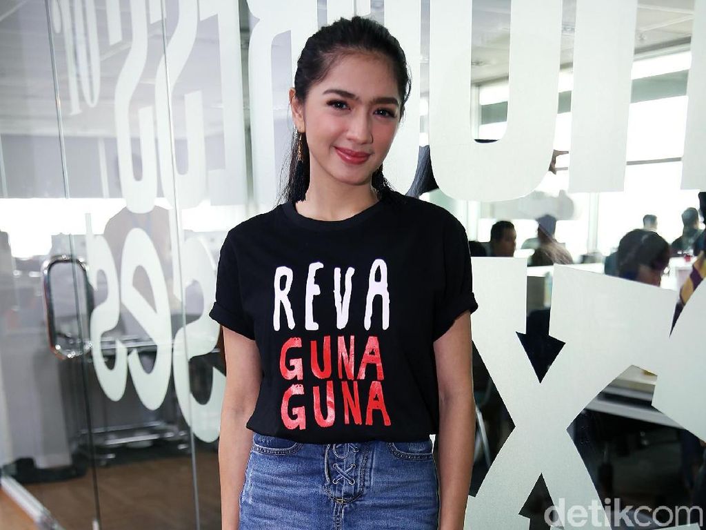 Usai Cerai, Angel Karamoy Ngaku Pernah Didekati Pria Beristri Usai Cerai, Angel Karamoy Ngaku Pernah Didekati Pria Beristri