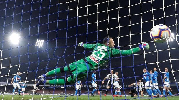 Rubuh di Lapangan, Kondisi David Ospina Sudah Membaik