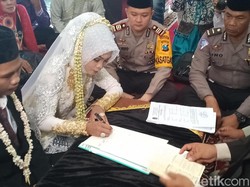 Sah! Tahanan Polres Nganjuk Nikahi Gadis Pujaan di Kantor Polisi