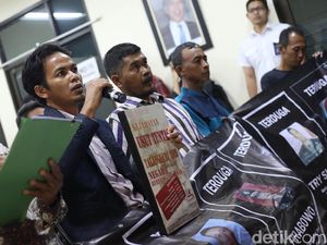 Keluarga Korban Kasus Talangsari Sambangi Komnas HAM Keluarga Korban Kasus Talangsari Sambangi Komnas HAM