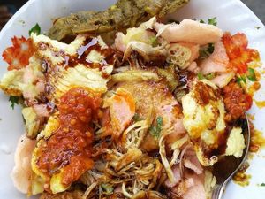 Momen Kulineran Adik Aliya Rajasa hingga Cara Makan Bubur Tak Diaduk Momen Kulineran Adik Aliya Rajasa hingga Cara Makan Bubur Tak Diaduk
