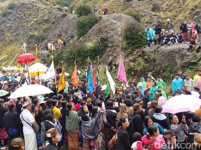 Foto: Persiapan Nyepi Umat Hindu Tengger di Bromo